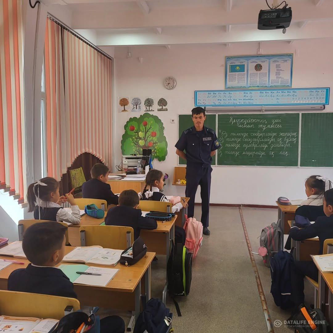 Жолда жүру ережесін білу міндет.