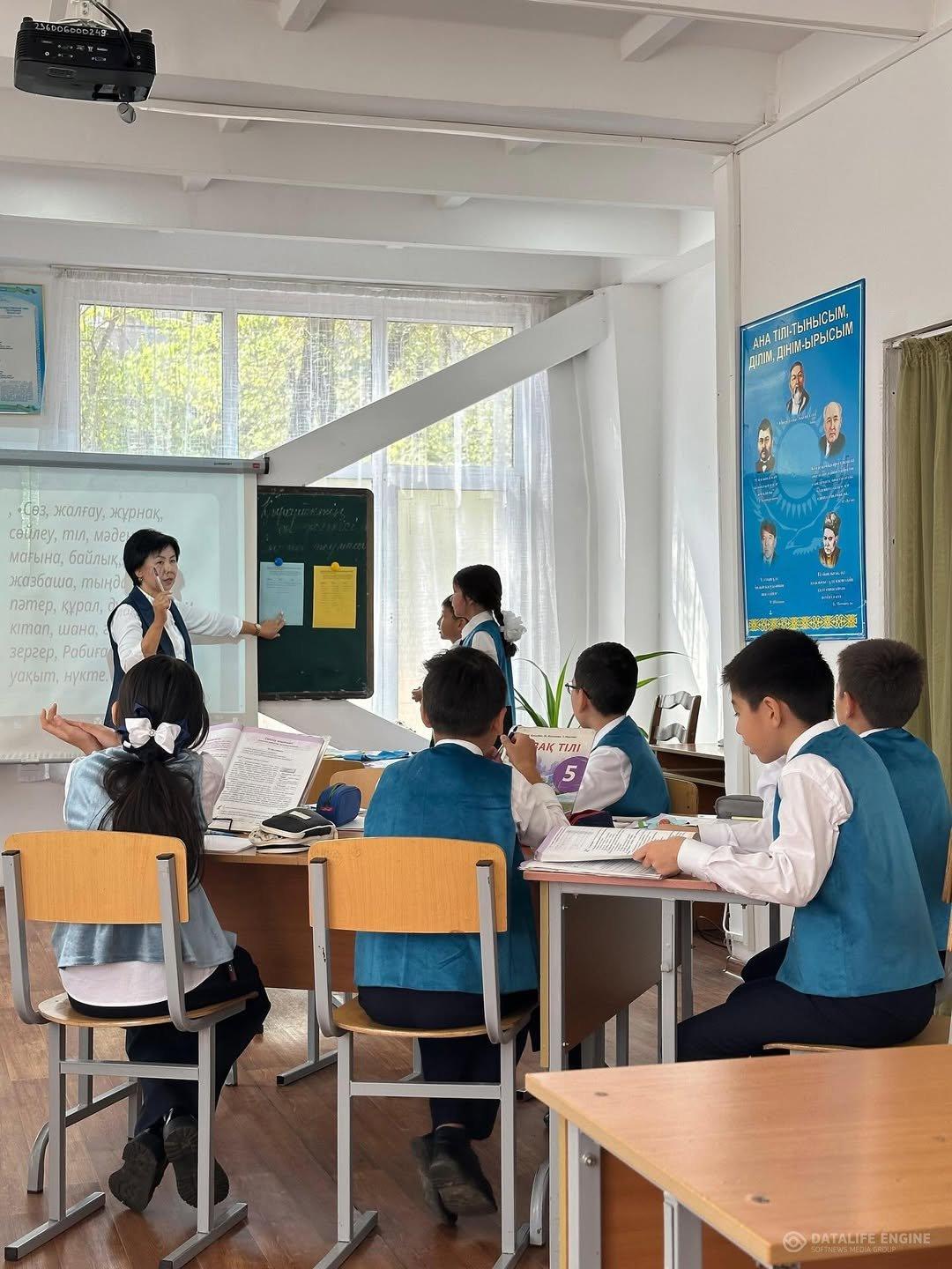 5”а” сынып оқушыларымен “Сөйлеу мәдениеті. Дауыссыз дыбыстар: жасалуы, жіктелуі” тақырыбында ашық сабақ өтті.