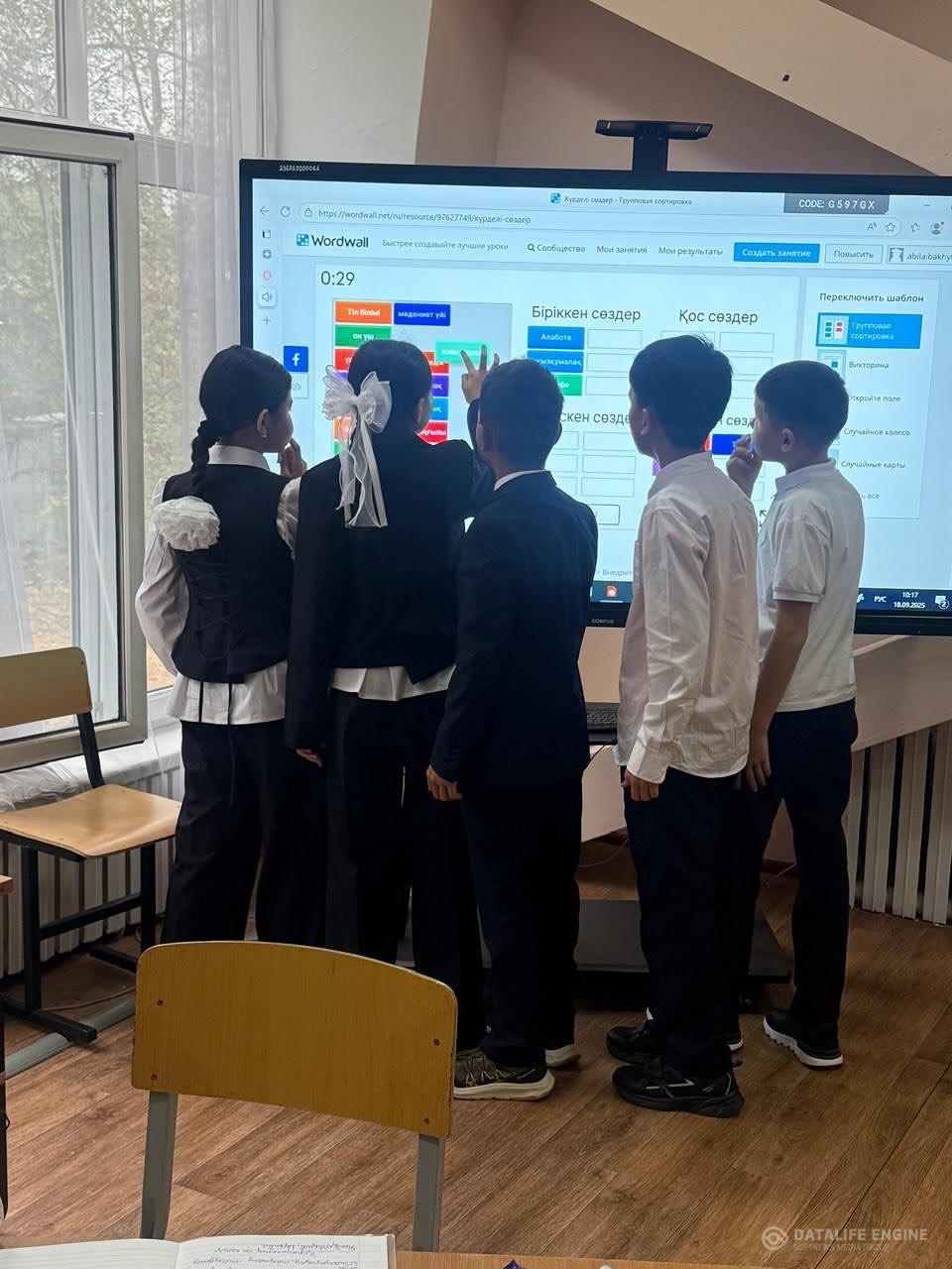 6- сынып оқушыларымен “Күрдделі сөздердің жасалуы” тақырыбында ашық сабақ өтті. Пән мұғалімі: Карагулова С.К.