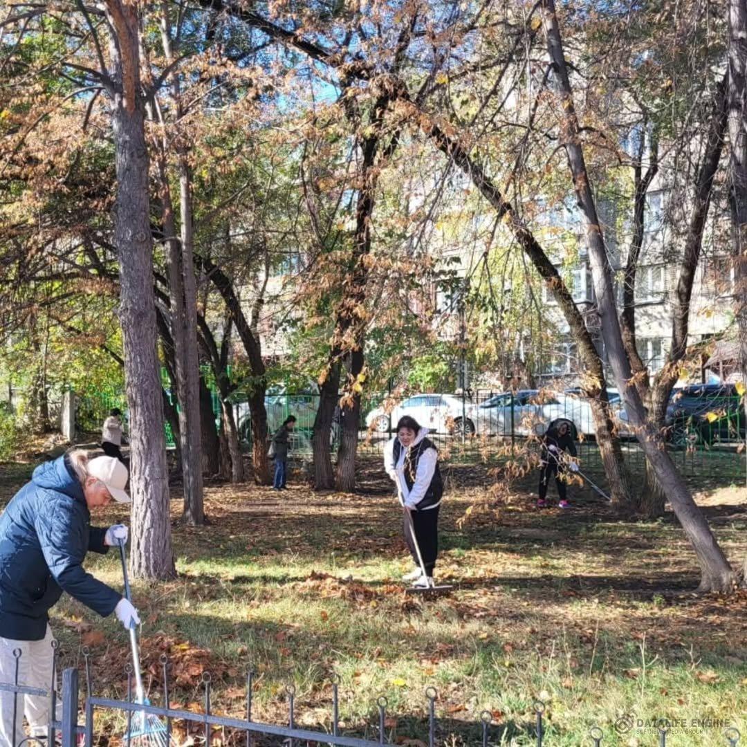 Қалалық сенбілікте мектеп аймағына жапырақтардан т.б қоқыстардан тазалық жұмыстары жүргізілді.